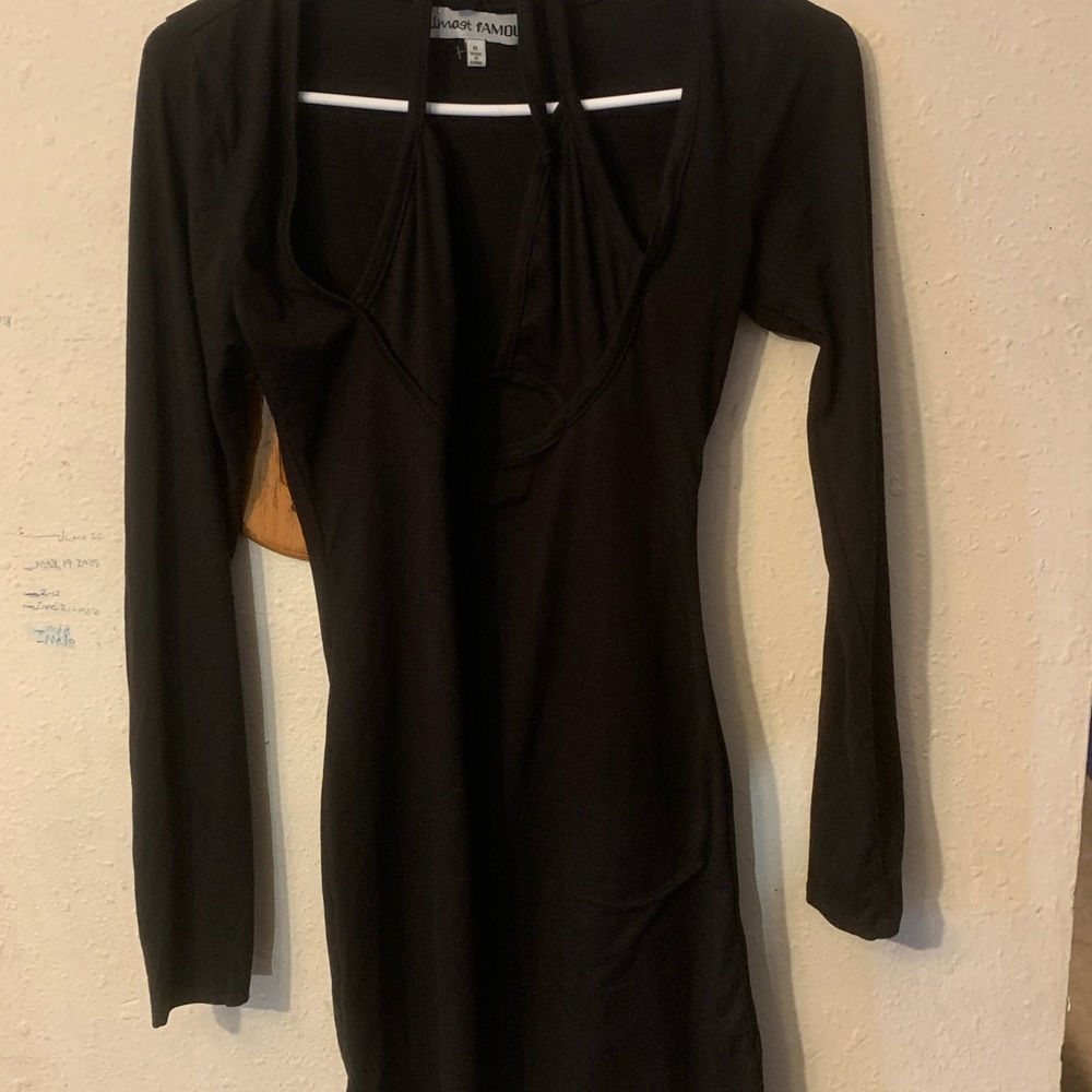 Almost Famous Black Floral Short Dress, Size Medium, EUC, Long Sleeve‎